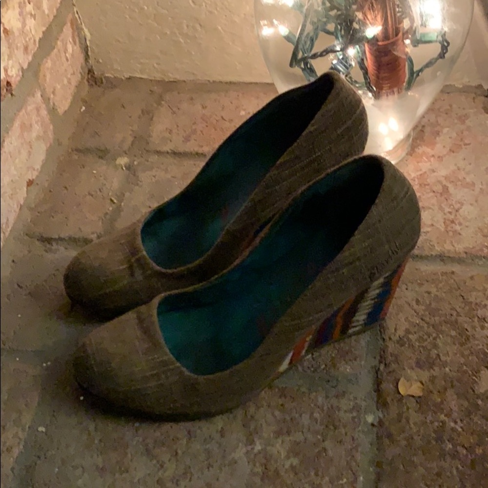 Blowfish  wedges size 8 tan, Blue, fuchsia, orange